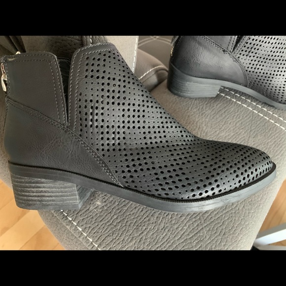 NWOT. PU leather, black, ankle booties. - Picture 3 of 5